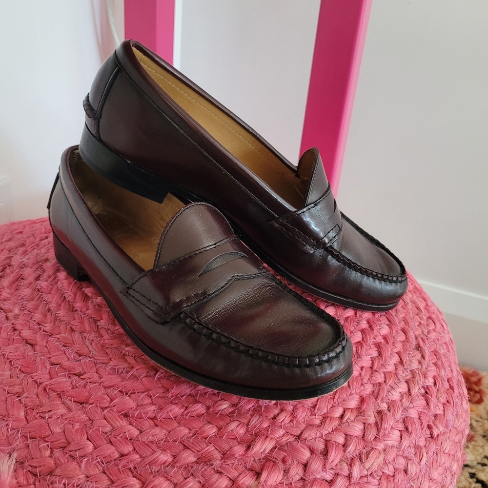 G. H. Bass Monograms Loafer size 9M